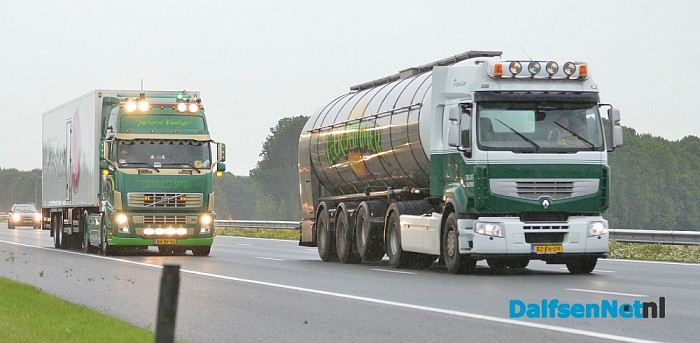 Chauffeurs Truckstar Festival uitgezwaaid langs de A28 - Foto: Johan Bokma