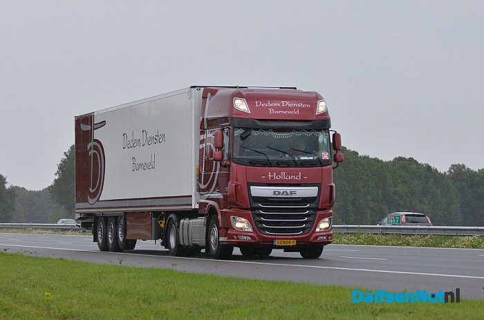 Chauffeurs Truckstar Festival uitgezwaaid langs de A28 - Foto: Johan Bokma
