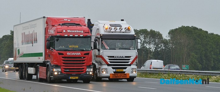 Chauffeurs Truckstar Festival uitgezwaaid langs de A28 - Foto: Johan Bokma