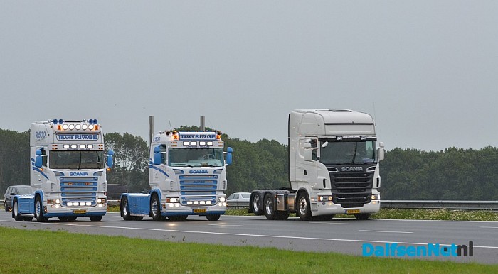 Chauffeurs Truckstar Festival uitgezwaaid langs de A28 - Foto: Johan Bokma