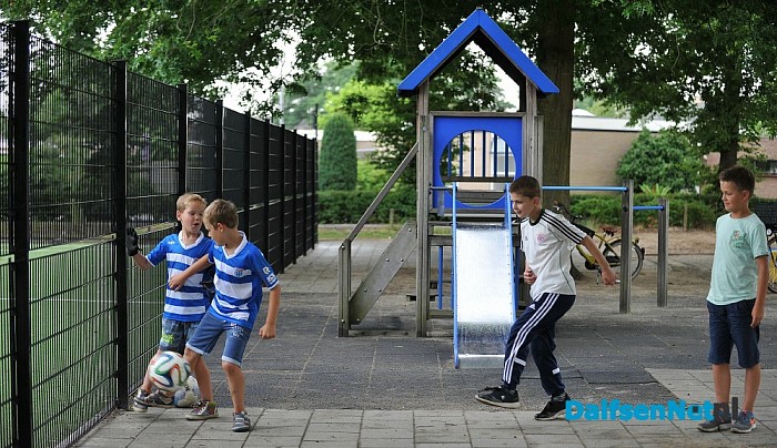 Jeugd boos en verdrietig om sluiting voetbalveldje bij de Polhaar - Foto: Johan Bokma
