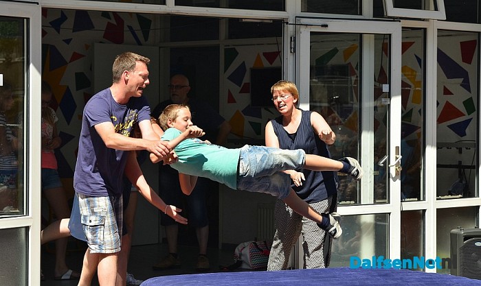 De Polhaar gooit leerlingen van groep 8 de deur uit - Foto: Johan Bokma