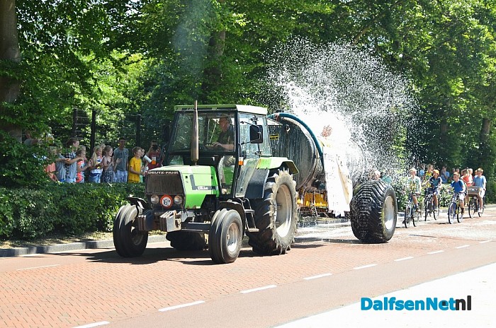 De Polhaar gooit leerlingen van groep 8 de deur uit - Foto: Johan Bokma