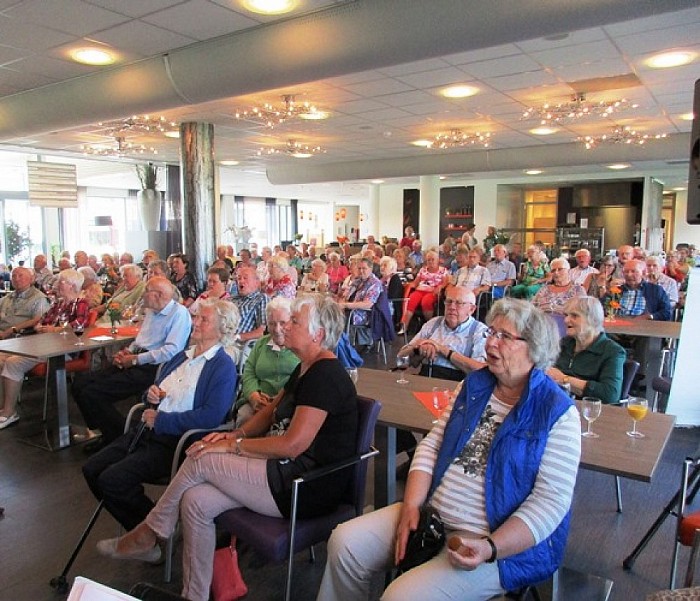 Grote belangstelling voor optreden de Stuwzangers - Foto: Eigen geleverde foto
