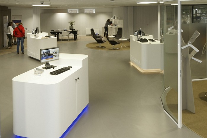 Vernieuwde Rabobank weer open - Foto: Paul Scholten