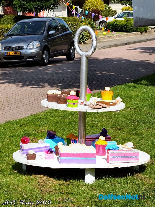 Oudleusen maakt zich op voor het Oranjefeest. - Foto: H.G. Foto
