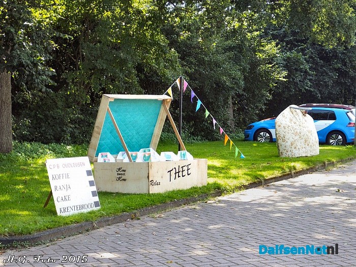 Oudleusen maakt zich op voor het Oranjefeest. - Foto: H.G. Foto