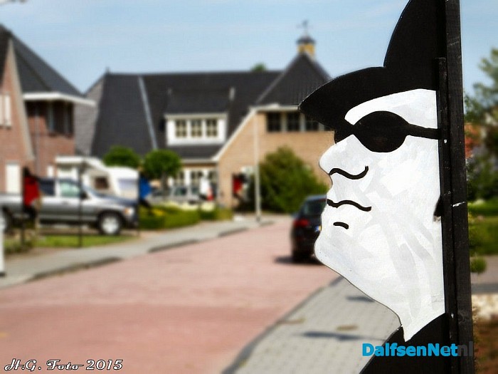 Oudleusen maakt zich op voor het Oranjefeest. - Foto: H.G. Foto