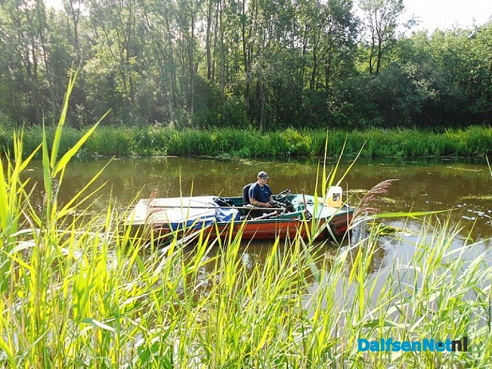 Waterplanten maaien in het kanaal tussen Heino en Dalfsen