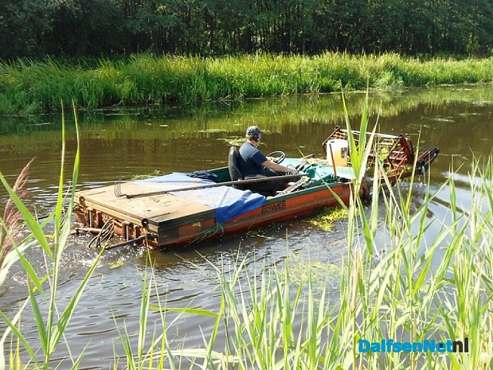 Waterplanten maaien in het kanaal tussen Heino en Dalfsen