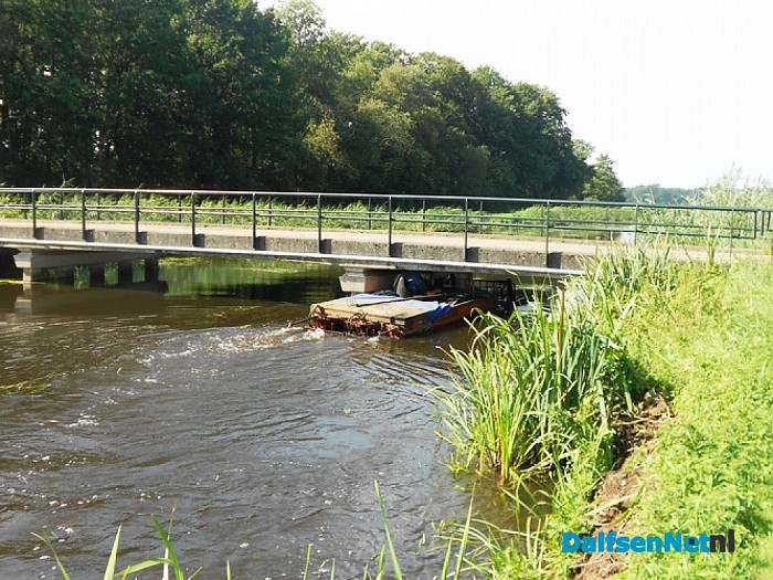 Waterplanten maaien in het kanaal tussen Heino en Dalfsen