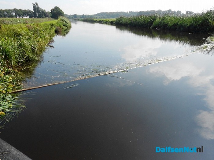 Waterplanten maaien in het kanaal tussen Heino en Dalfsen