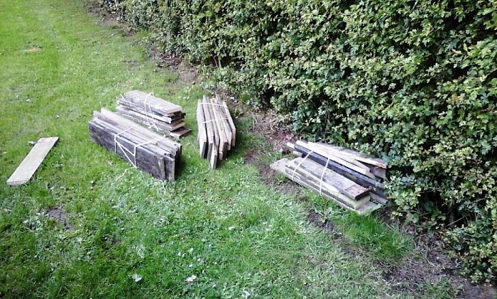 Boswachter niet blij: Tuinhout gedumpt - Foto: Eigen geleverde foto