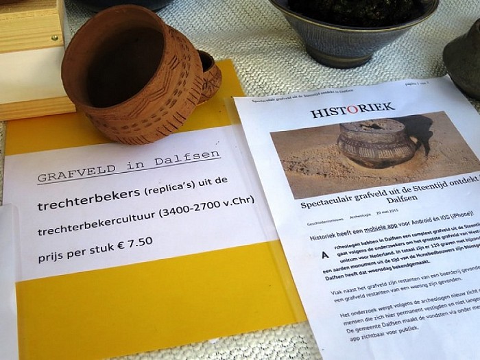 Trechterbekers nu al te koop op de markt in Dalfsen - Foto: Wim