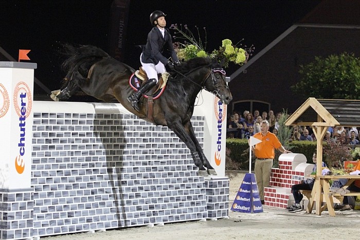 Joey Clayton bedwingt 2,15 meter hoge muur - Foto: Eigen geleverde foto