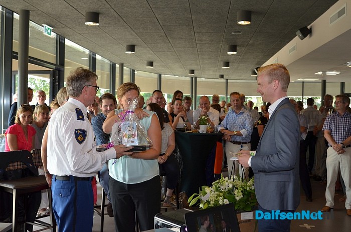 Wim Dierckx in politieauto naar afscheidsreceptie in de Trefkoele Plus - Foto: Johan Bokma