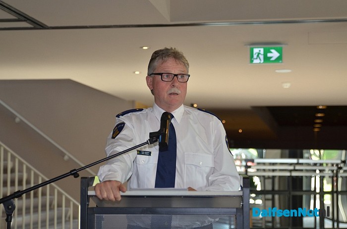 Wim Dierckx in politieauto naar afscheidsreceptie in de Trefkoele Plus - Foto: Johan Bokma