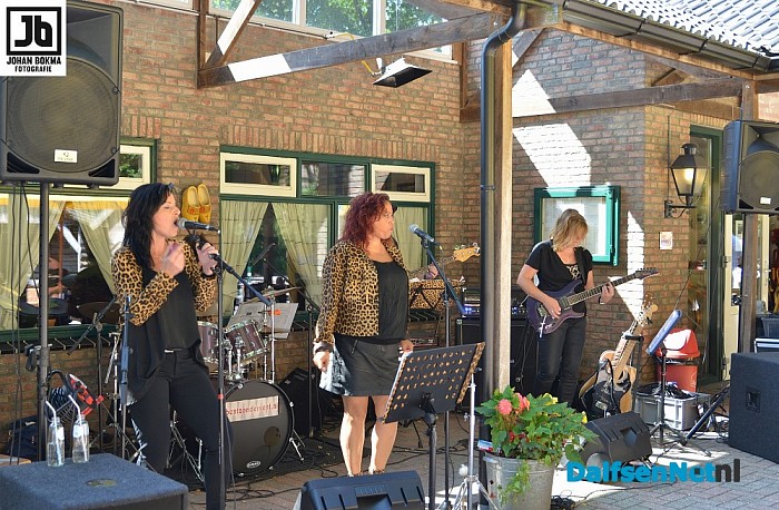 Onder de stralende zon genieten van de Bent Zonder Vent - Foto: Johan Bokma