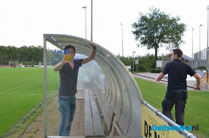 Grote schoonmaak bij de Potstal - Foto: Johan Bokma