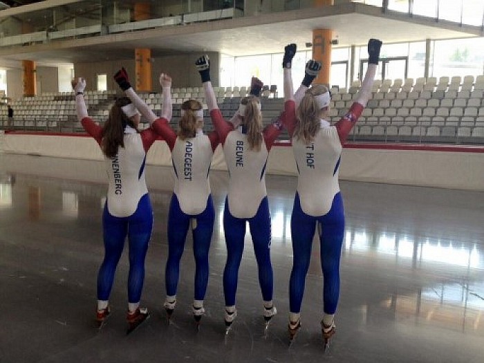 Nieuw schaatsseizoen en nieuwe auto voor Loes Adegeest - Foto: Eigen geleverde foto