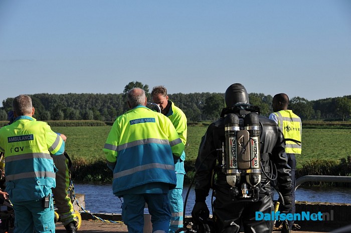 Update 2 Auto te water bestuurder ernstig gewond afgevoerd - Foto: Johan Bokma