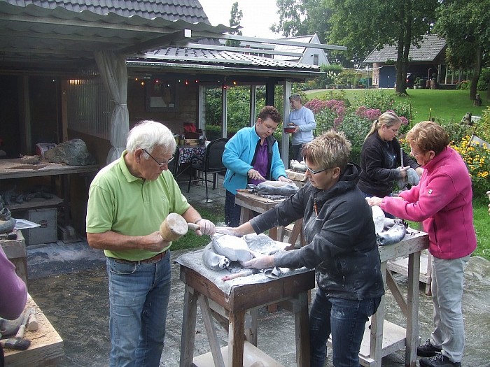 Beeldhouwen, je moet het eens gedaan hebben - Foto: Wim