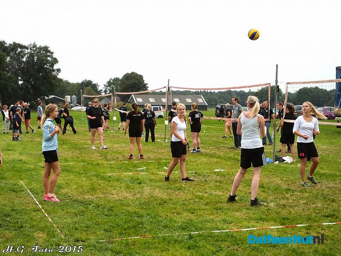 Mais volleybal toernooi gezellige boel. - Foto: H.G. Foto