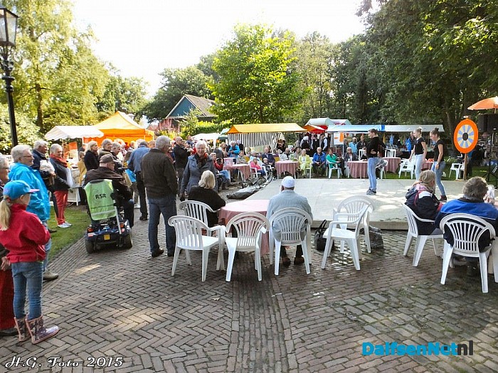 Koninginnemarkt kwam toch nog goed. - Foto: H.G. Foto