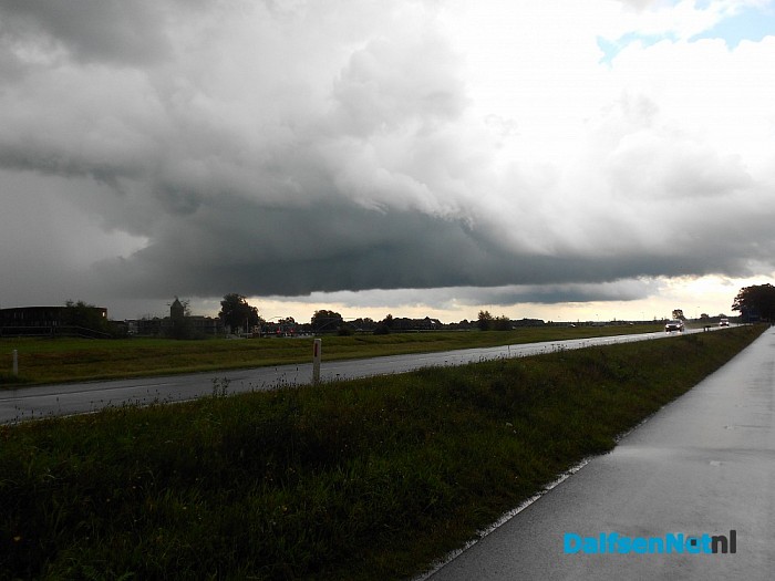 Git zwarte lucht boven Dalfsen
