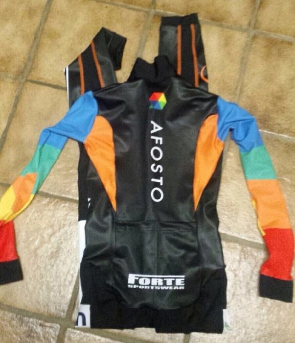 Nieuw schaatsseizoen en nieuwe auto voor Loes Adegeest - Foto: Eigen geleverde foto