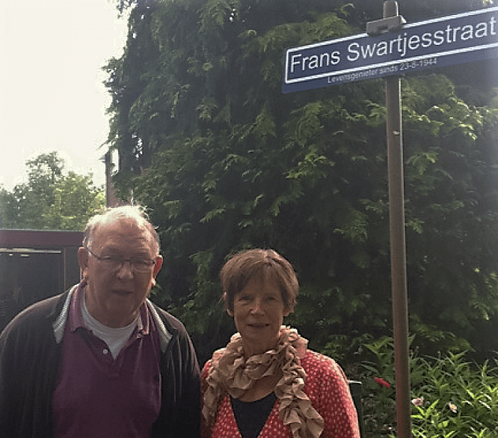 Frans en Sientje Swartjes zijn 40 jaar getrouwd in eigen straat - Foto: Eigen geleverde foto