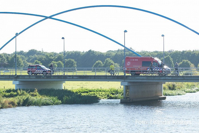 Update 2 Auto te water bestuurder ernstig gewond afgevoerd