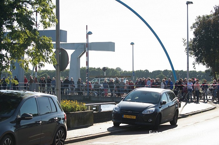 Update 2 Auto te water bestuurder ernstig gewond afgevoerd