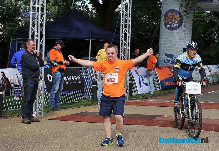 Erik Driesen uit Vollenhove de snelste op het Plinq Loopfestijn Dalfsen - Foto: Johan Bokma