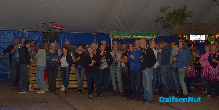 Grassparty Herfte-Wijthmen begonnen met volle tent - Foto: Johan Bokma
