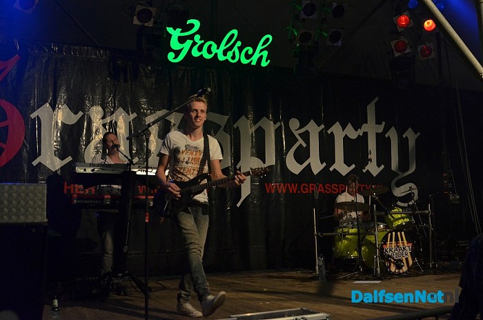 Grassparty Herfte-Wijthmen begonnen met volle tent - Foto: Johan Bokma