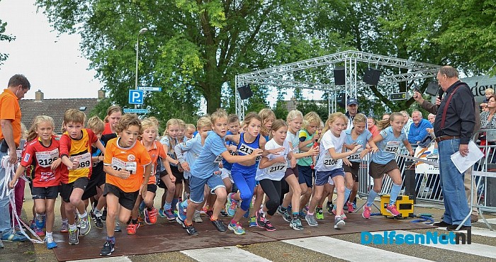 Erik Driesen uit Vollenhove de snelste op het Plinq Loopfestijn Dalfsen - Foto: Johan Bokma