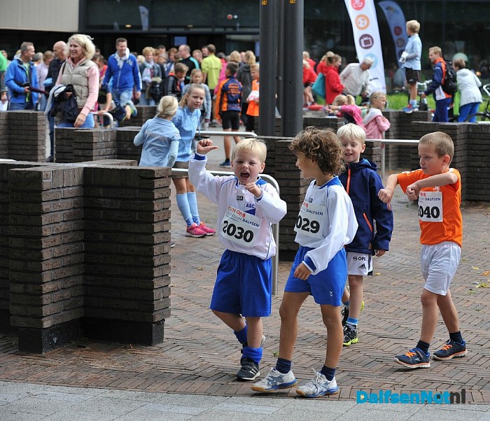 Erik Driesen uit Vollenhove de snelste op het Plinq Loopfestijn Dalfsen - Foto: Johan Bokma