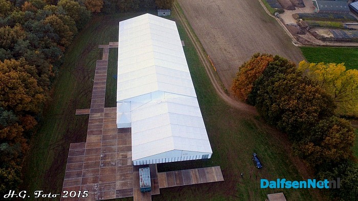 De tent staat er weer. - Foto: H.G. Foto