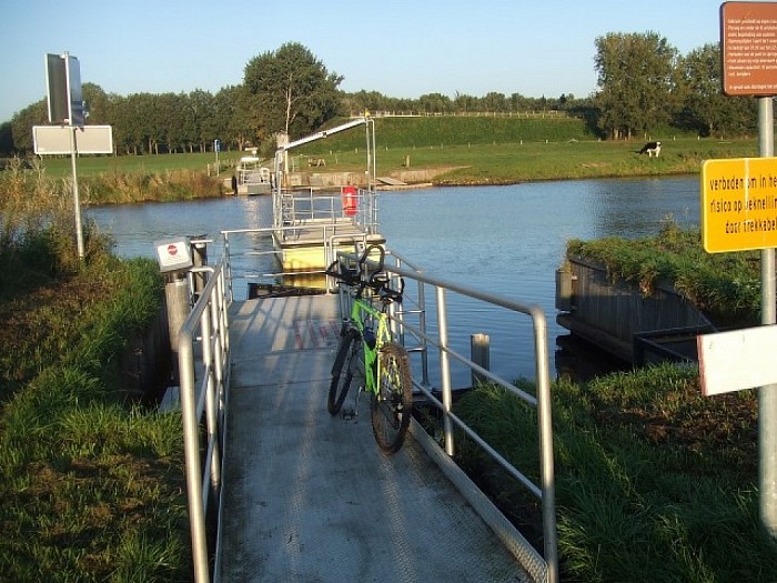 Een zonnige, maar koude vroege zondagmorgen. - Foto: Wim