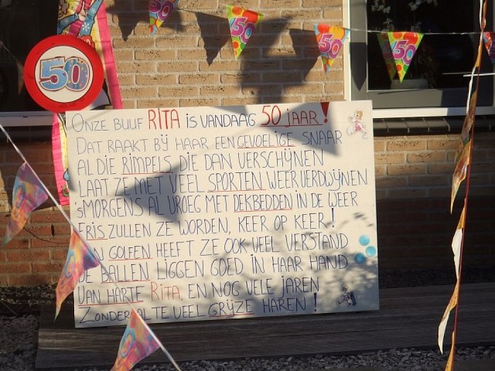 Heel Dalfsen viert feest vandaag, Rita is 50, - Foto: Wim