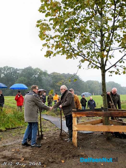Boom aan de Poppenallee herplant. - Foto: H.G. Foto