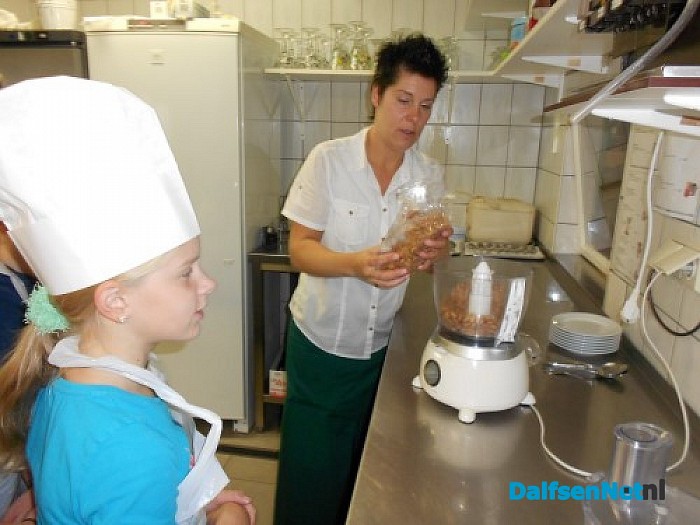 Roefeldag: pepernotenijs maken