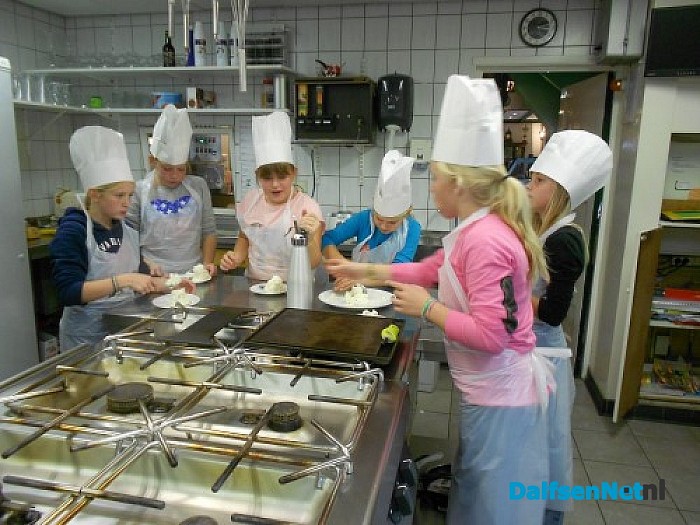 Roefeldag: pepernotenijs maken