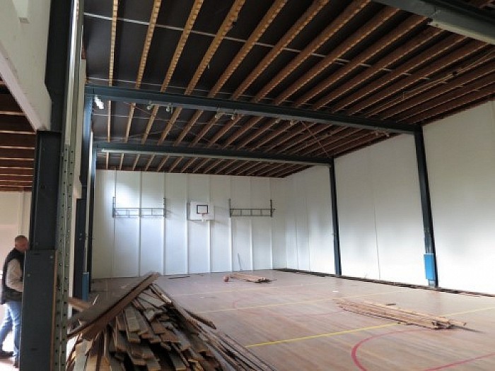 Sloop gymlokaal en bibliotheek in volle gang - Foto: Wim