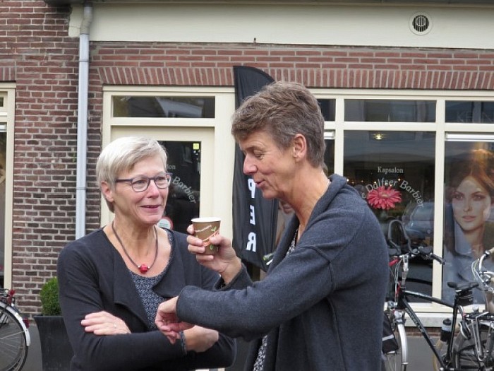 Heropening Sari en Wereldwinkel: veel publiek - Foto: Wim
