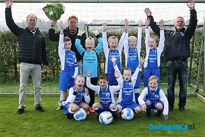 Nieuwe kleding voor F team VV Hoonhorst