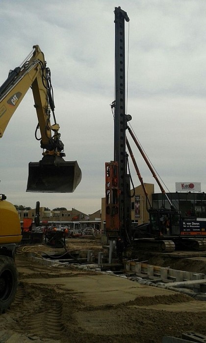 Het  heien van palen fundering Overkluizing - Foto: Eigen geleverde foto