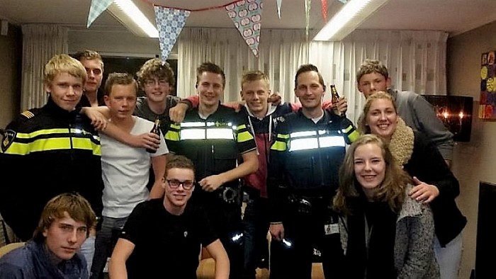 Politie op ketenbezoek in Dalfsen - Foto: Politie Dalfsen