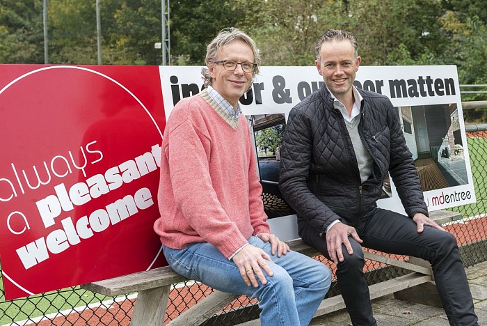 Nieuwe bordsponsor MHC - Foto: Eigen geleverde foto